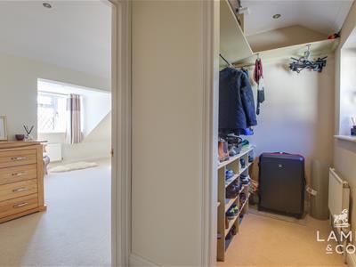 DRESSING ROOM